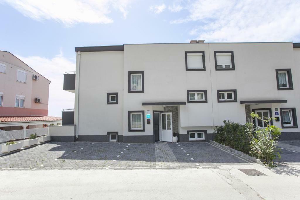 Apartman Tony Makarska Bagian luar foto