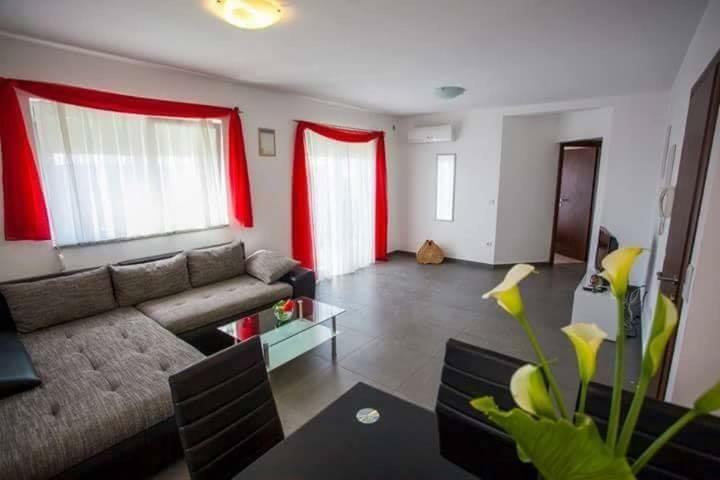 Apartman Tony Makarska Bagian luar foto